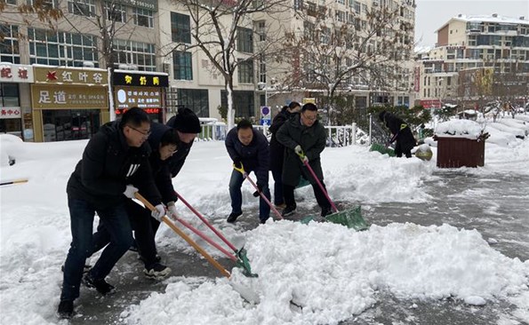 以動(dòng)制“凍”，溫暖護(hù)行——威海產(chǎn)投集團(tuán)開展清雪行動(dòng)